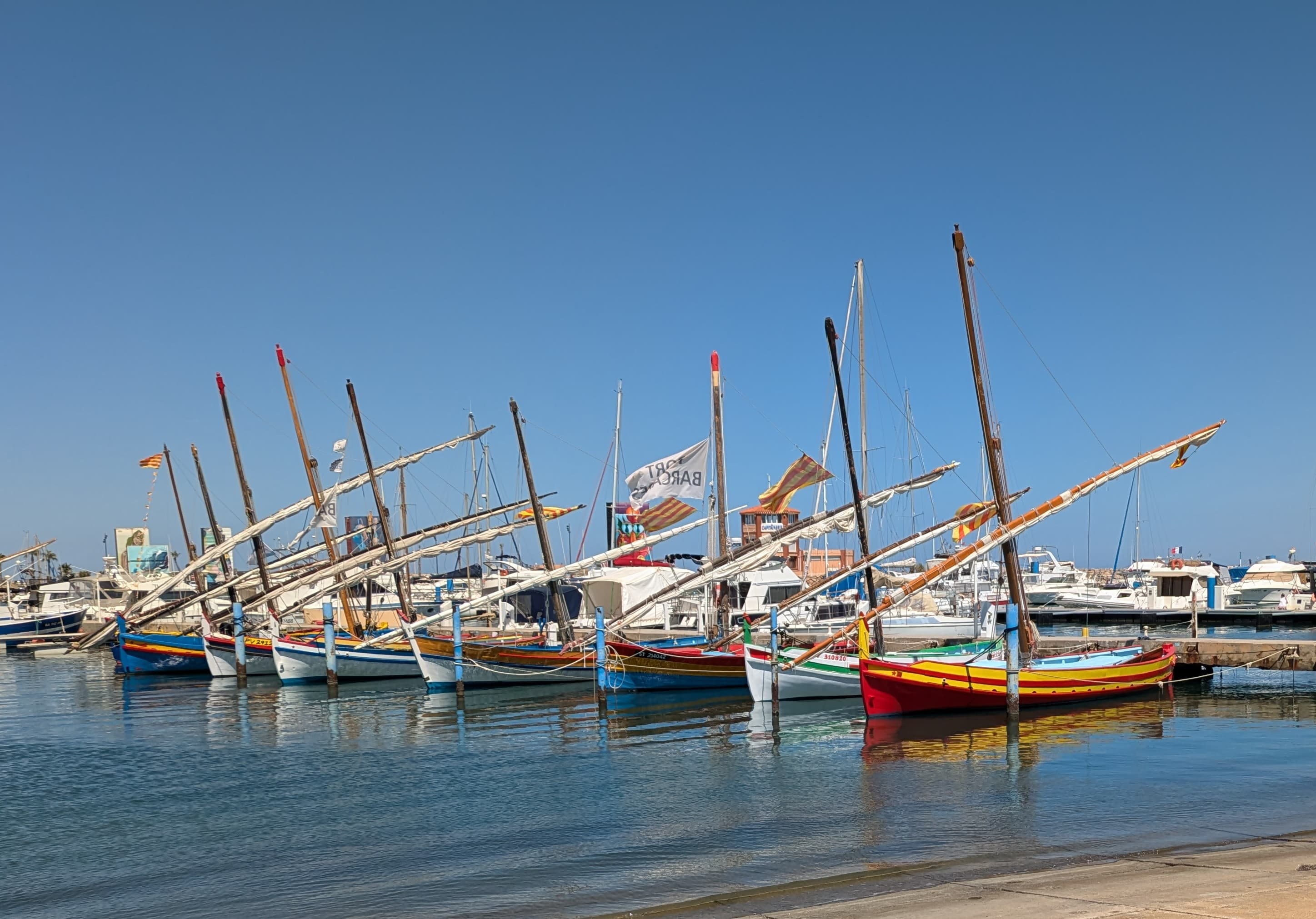 Barques catalanes traditionnelles au Port Barcarès
