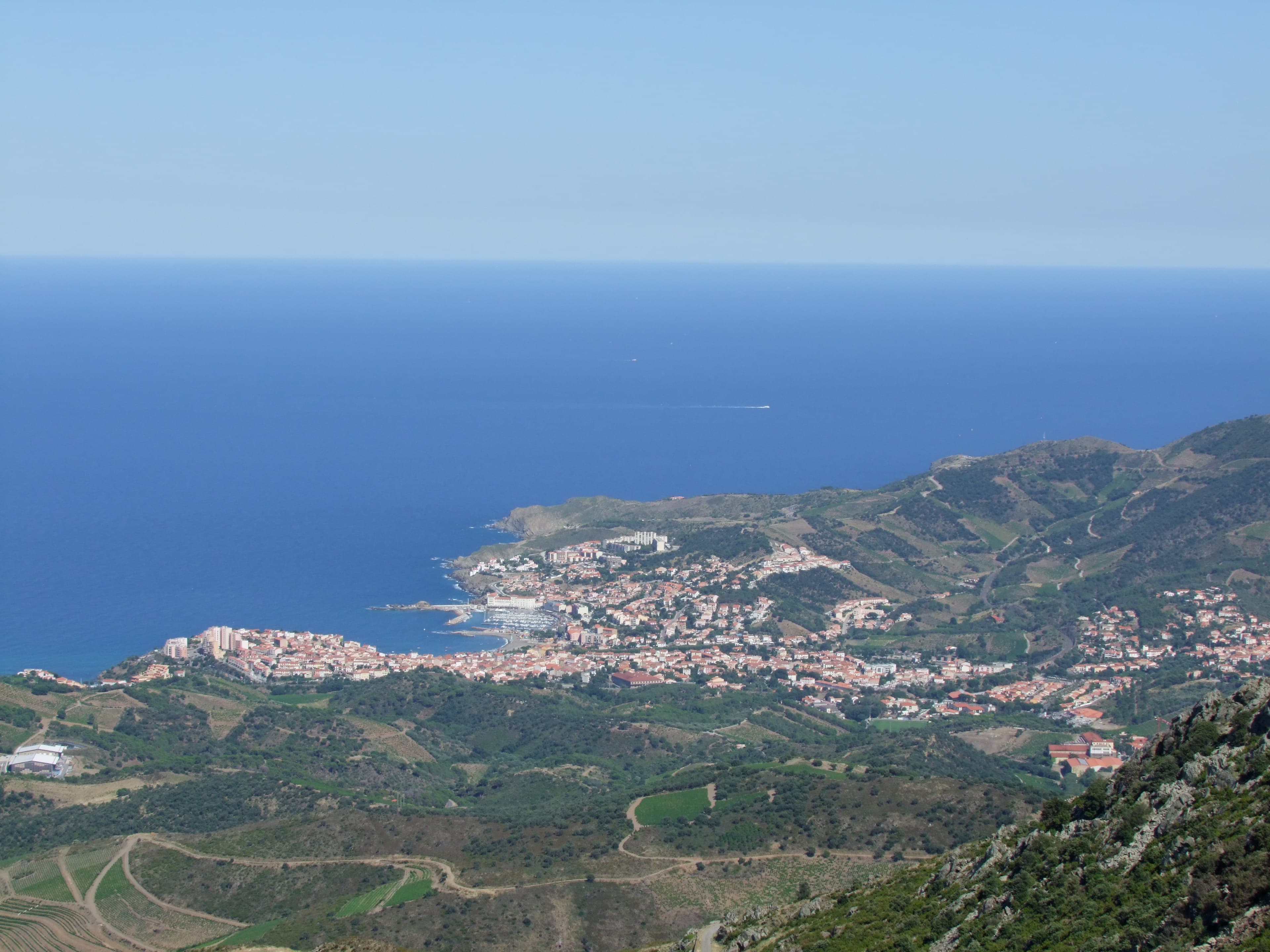 Banyuls-sur-Mer entre vignes et Méditerranée depuis la tour Madeloc